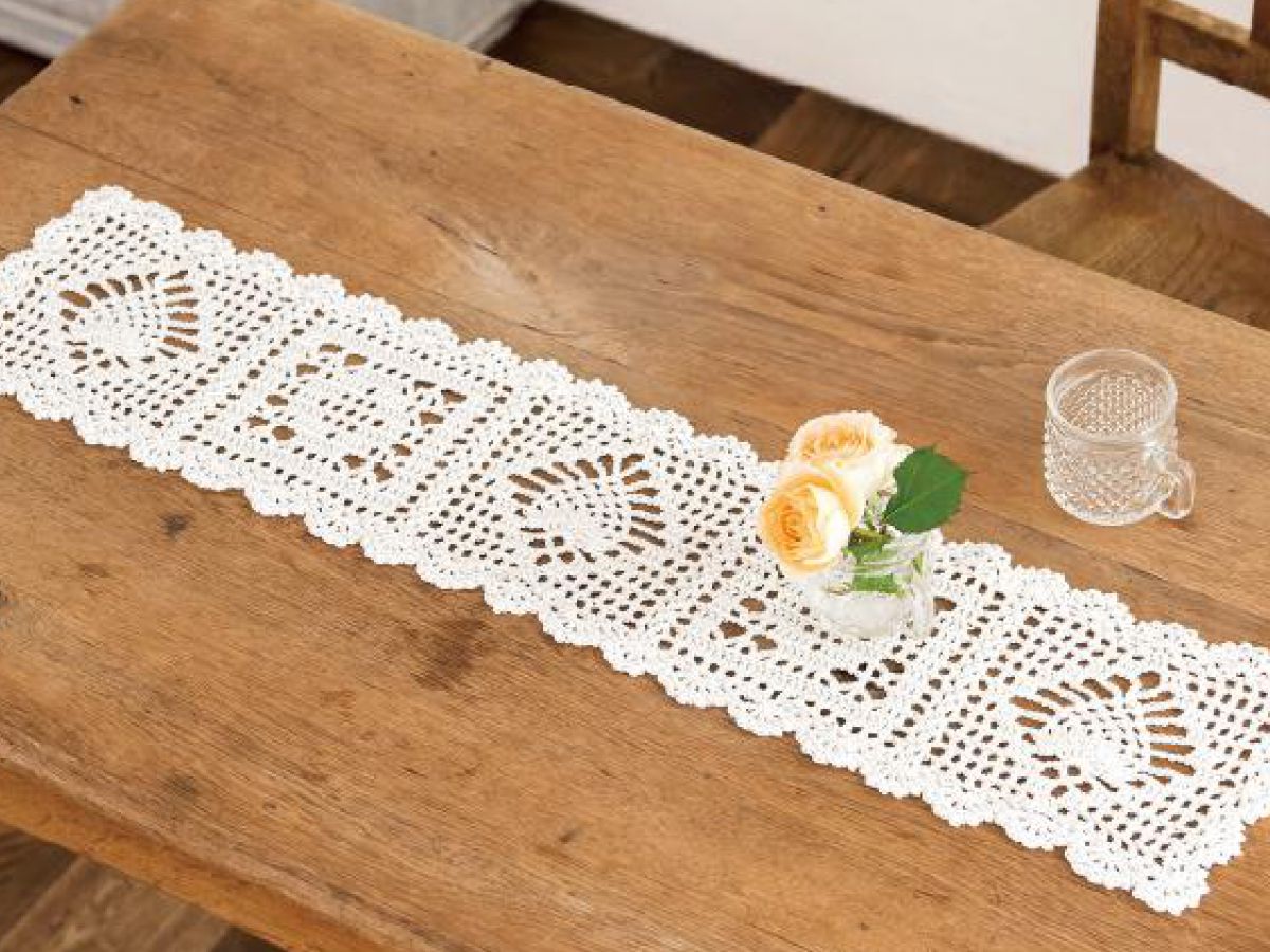 お花とパイナップルモチーフのテーブルランナー」の編み方｜ぬくもり