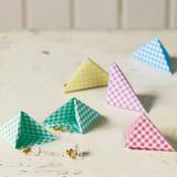 折り紙で簡単！おしゃれな三角のギフトボックスの作り方