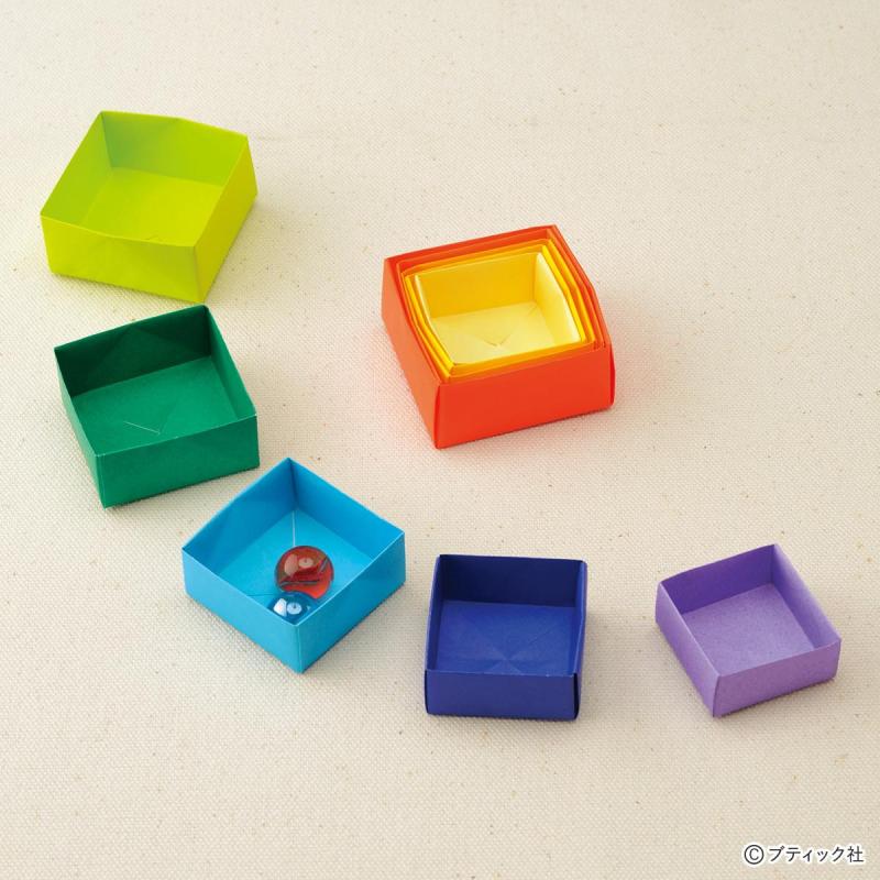 カラフルな「折り紙の重ね箱」の作り方