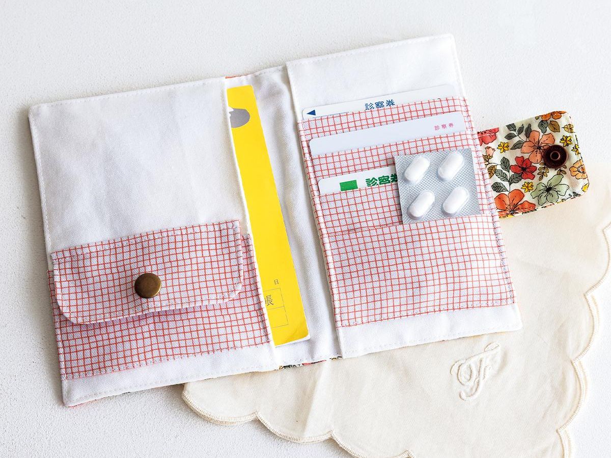 カントリー雑貨　ハンドメイド　お薬手帳ケース お薬手帳ケース」の作り方｜ぬくもり