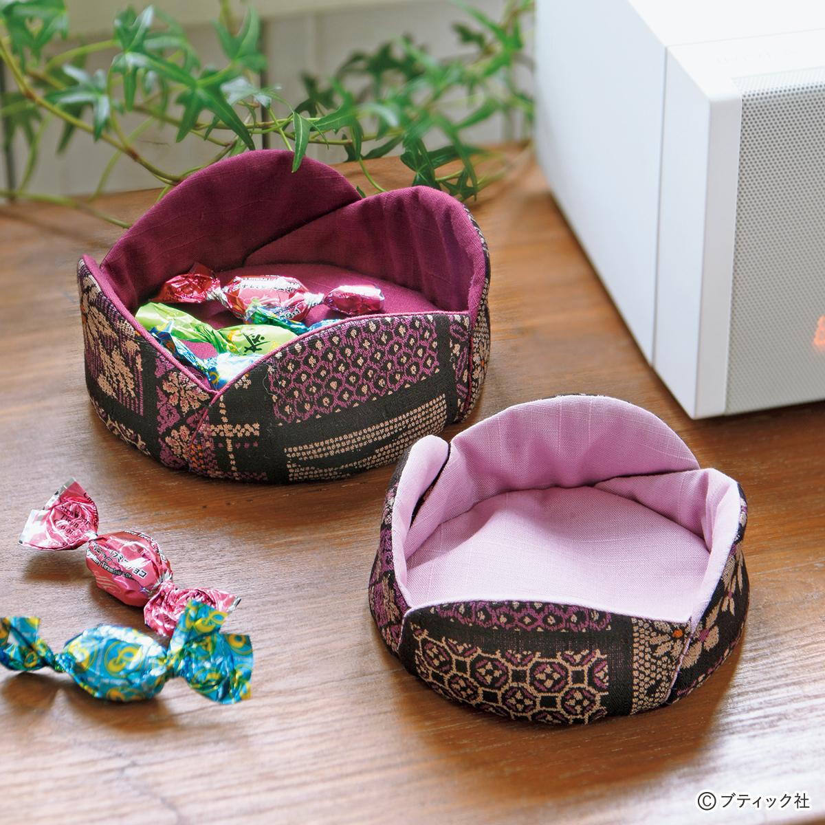 お手玉と幾何学模様の布製小物入れ お手玉と幾何学模様の布製小物入れ 布製品 巾着