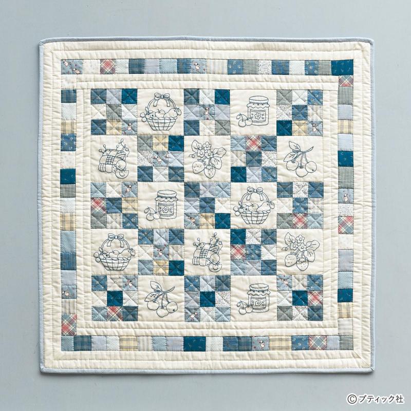 「四角つなぎとブルーワークのタペストリー」の作り方