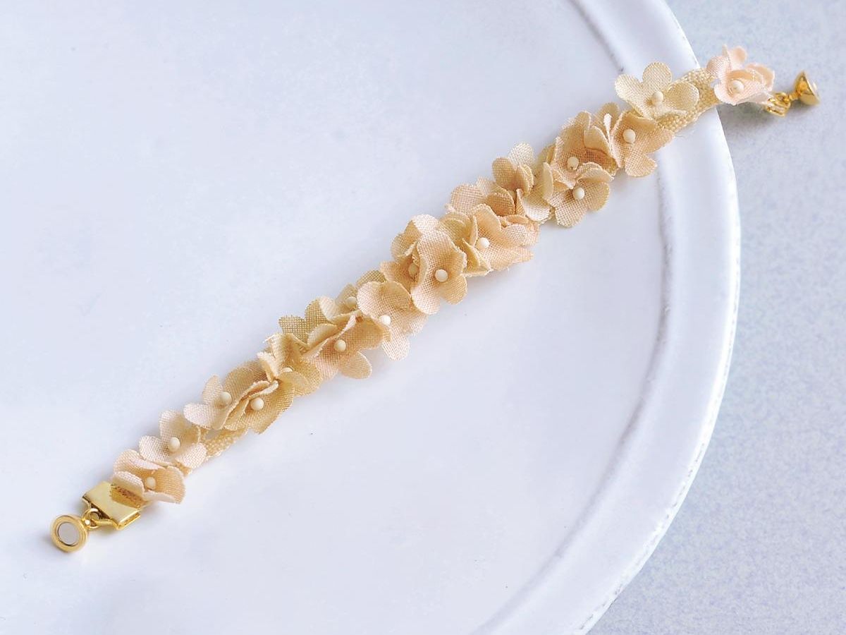 アンティーク 布花 ブレスレット ハンドメイド レトロでおしゃれ！「忘れな草の花ブレスレット」の作り方(3ページ目