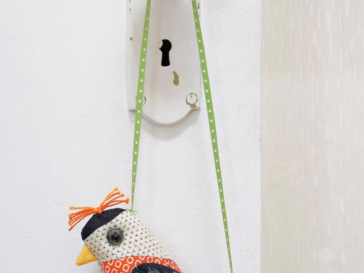 和布で作る コロンとした小鳥のドアノブ飾りの作り方 ぬくもり